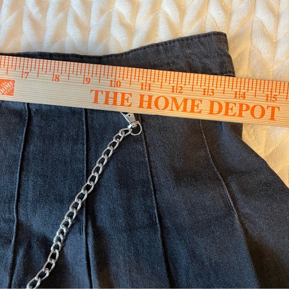 H&M Women Denim Black Pleated Mini Skirt with Removable Chain Detail Size 6 Punk - Picture 7 of 10